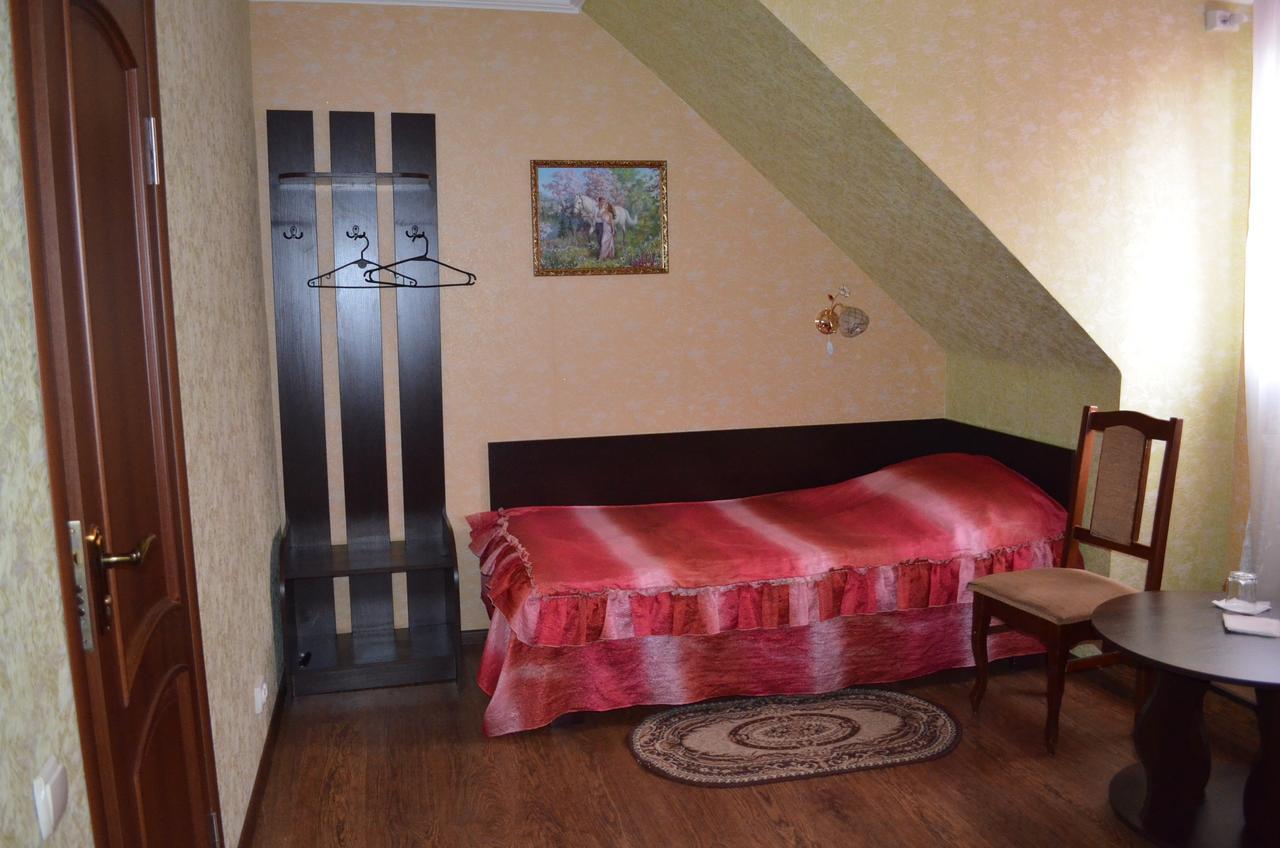 Hotel Fiyesta Starokostyantyniv Exterior photo
