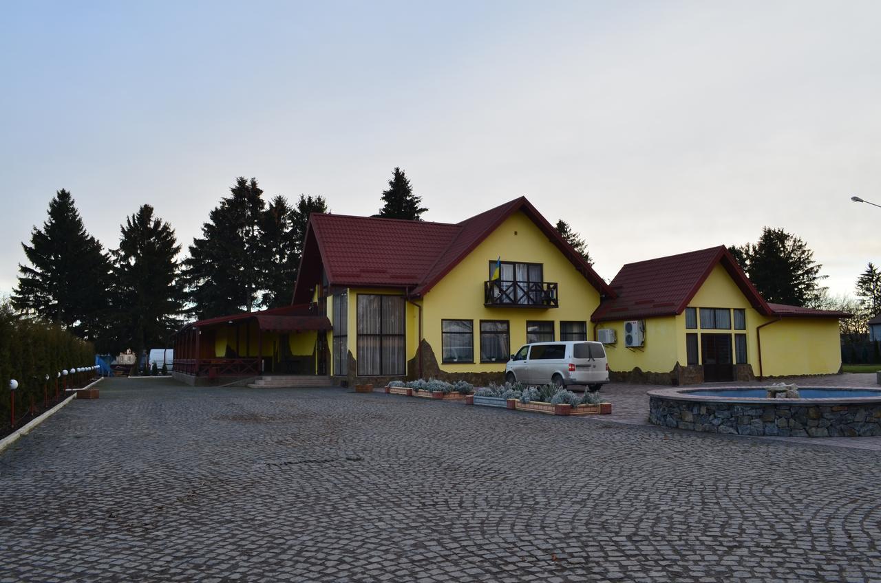 Hotel Fiyesta Starokostyantyniv Exterior photo