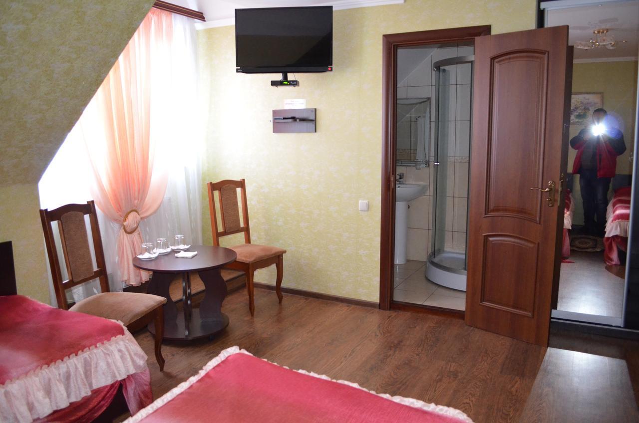 Hotel Fiyesta Starokostyantyniv Exterior photo